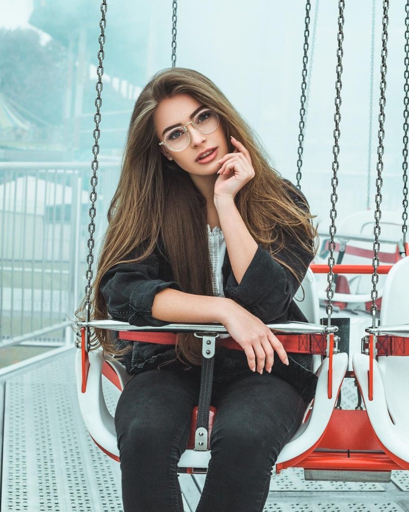 Anna von Klinski full -length