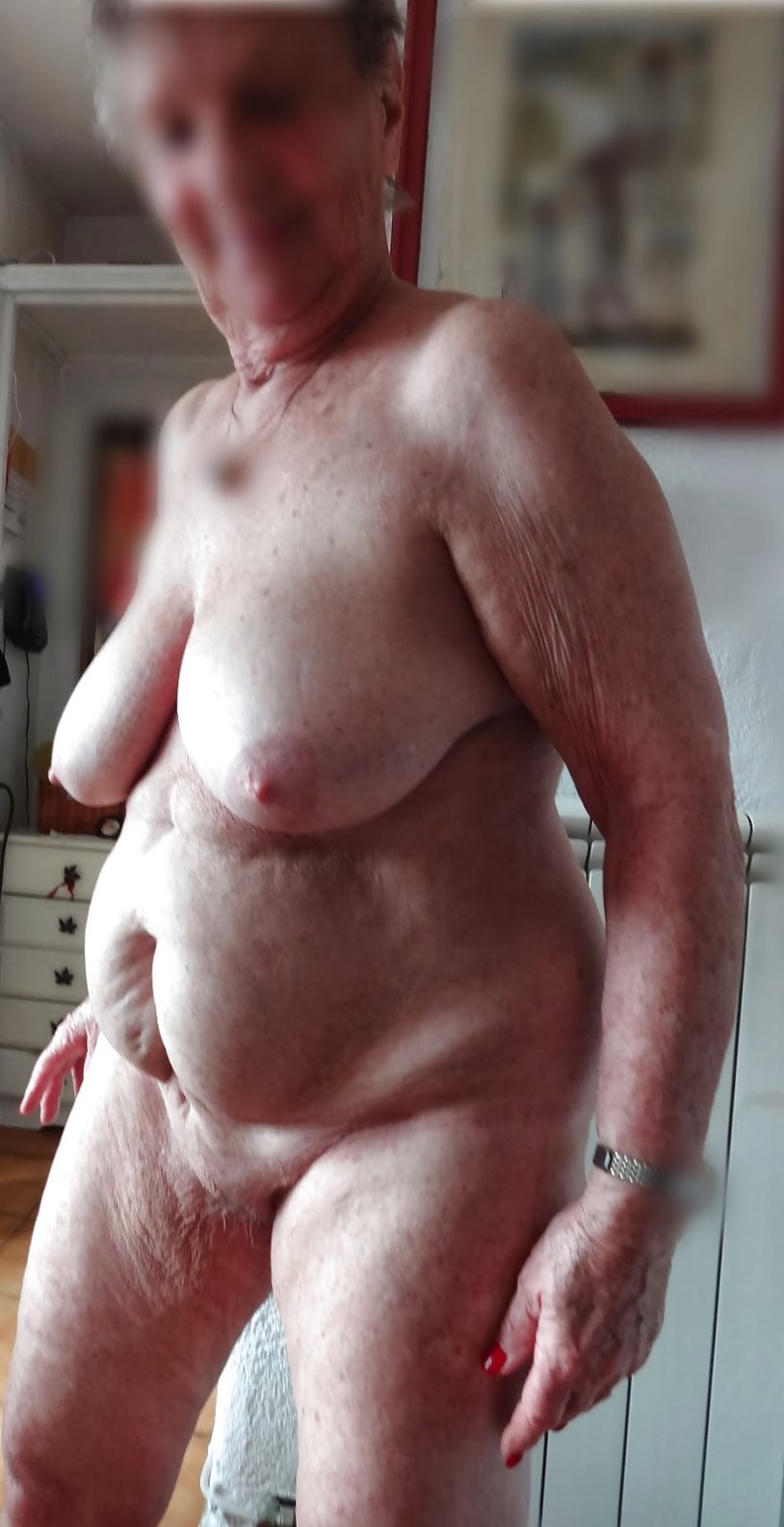 A lot of folds on boobs