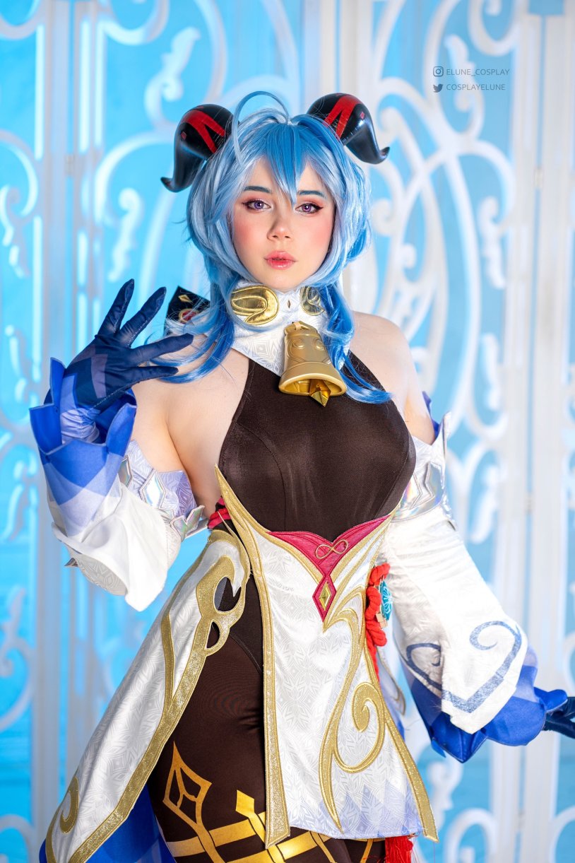 Elune cosplayer
