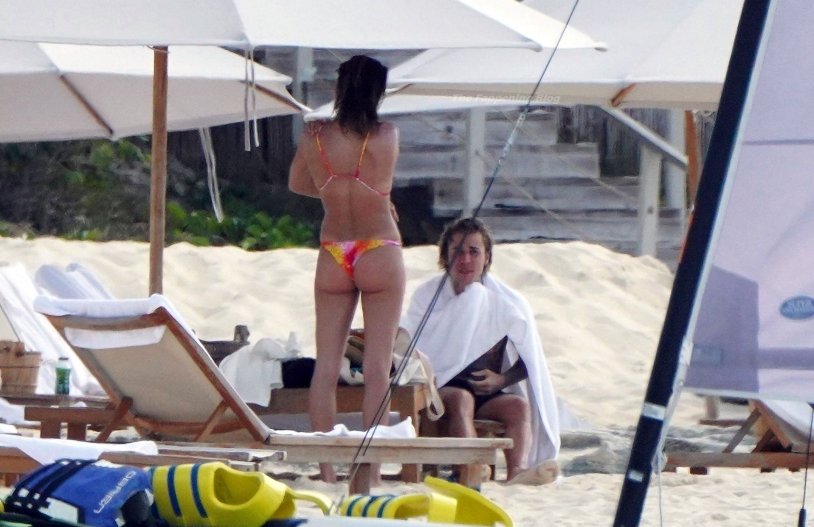 Justin Bieber is a gay?