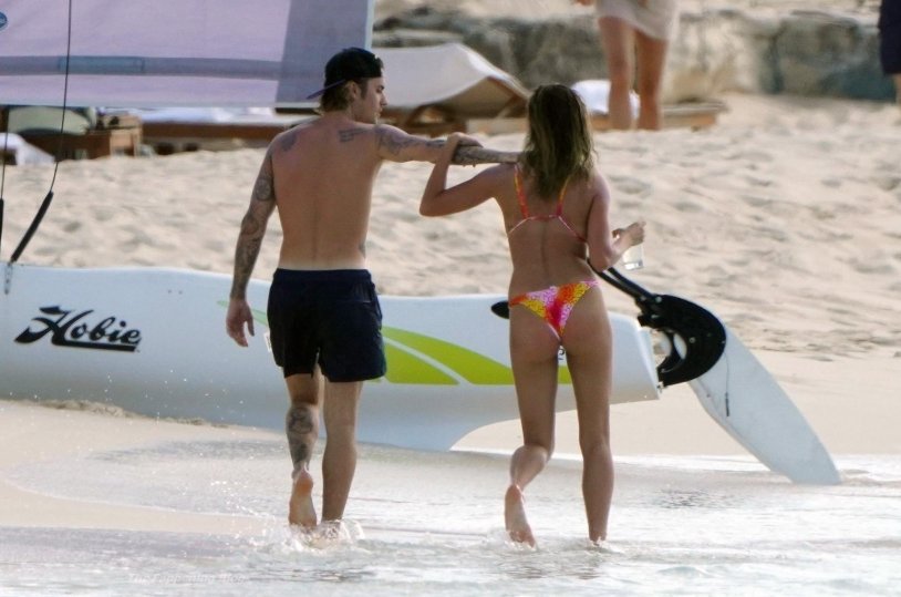 Haley Bieber legs without photoshop