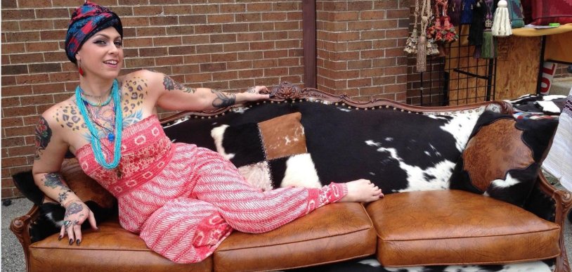 Daniel Kolbi-Kashman striptease