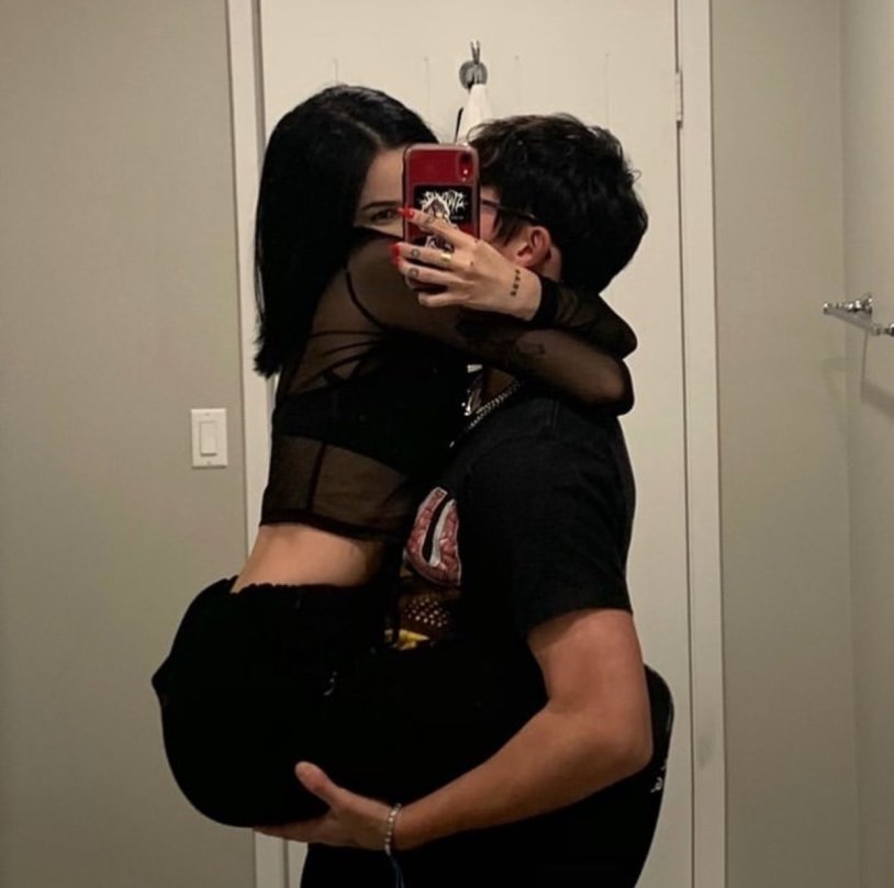 Maggie Lindemann with a guy