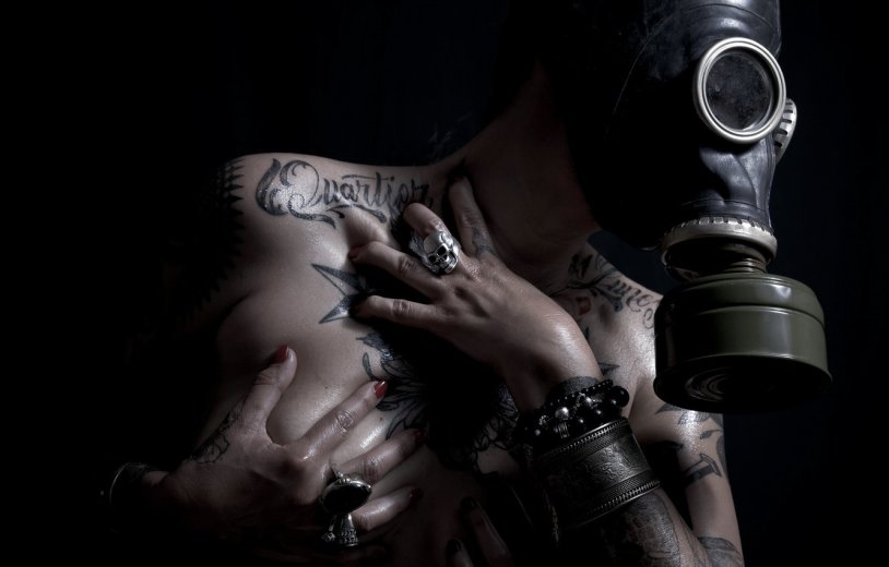 Tattoo girl in gas mask