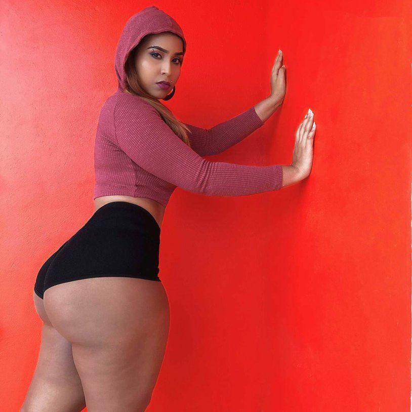 Wide buttocks of Arabs