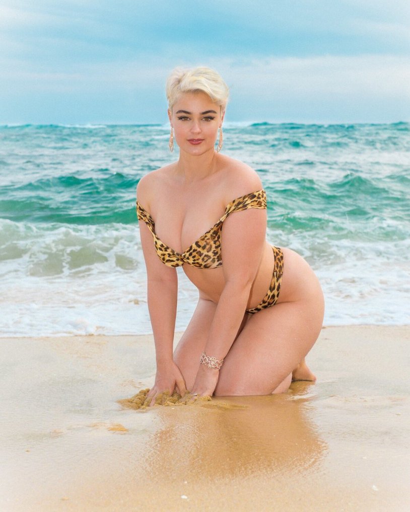 Model plus saz Stefania Ferrario