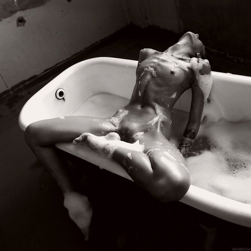 Erotic photo shoot in the bathroom