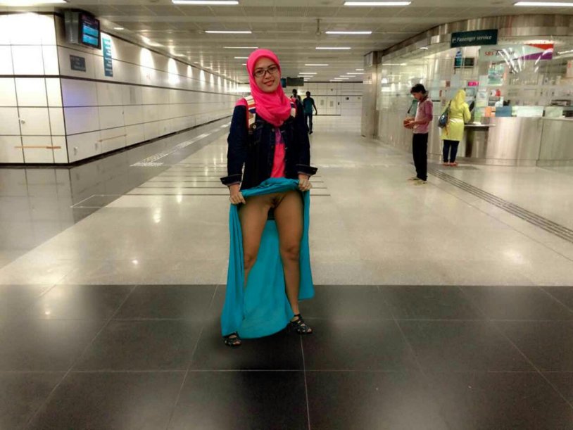 Jilbab Bugil Pamer Toge