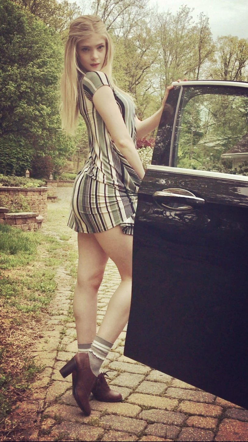 Elena kampouris figure