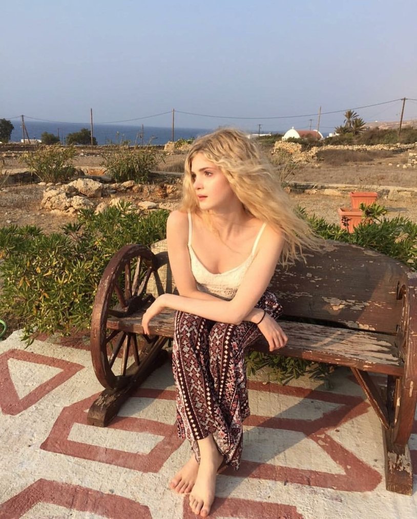 Elena Kampouris Hot
