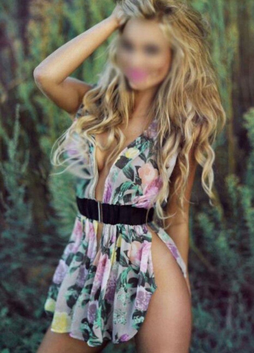 Alexis Favxi Rachel Starr