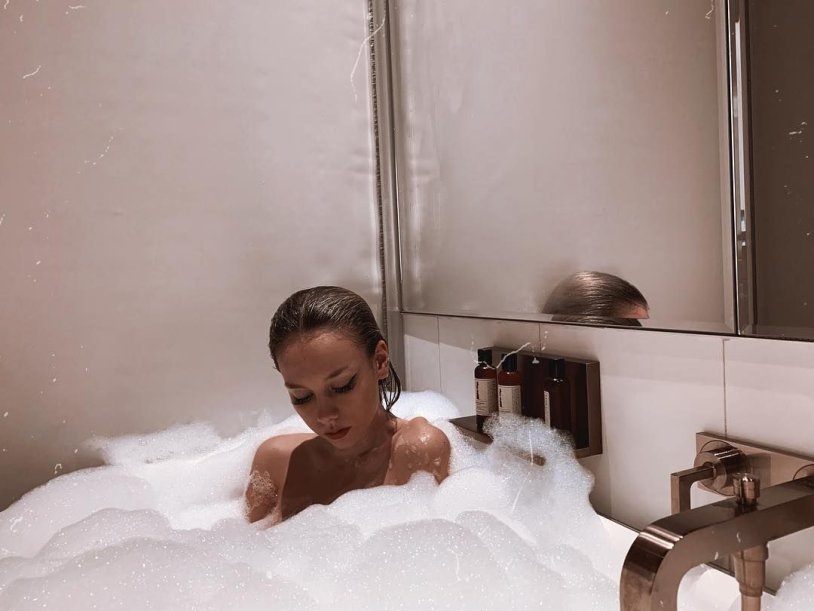 Alba Flores and Ursula Korbero