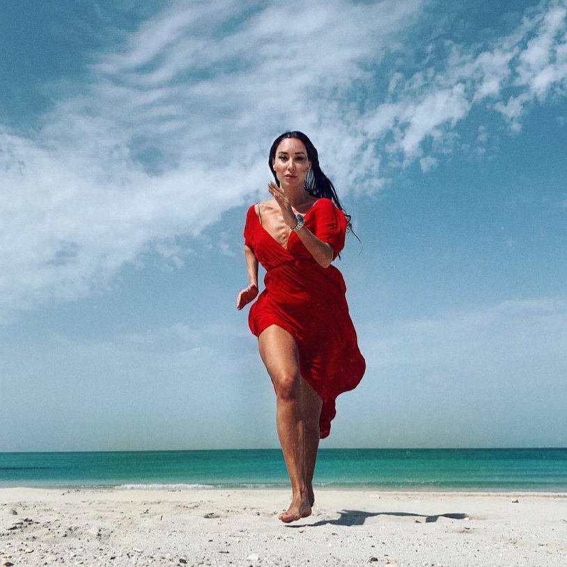 Named Oganesyan in leggings