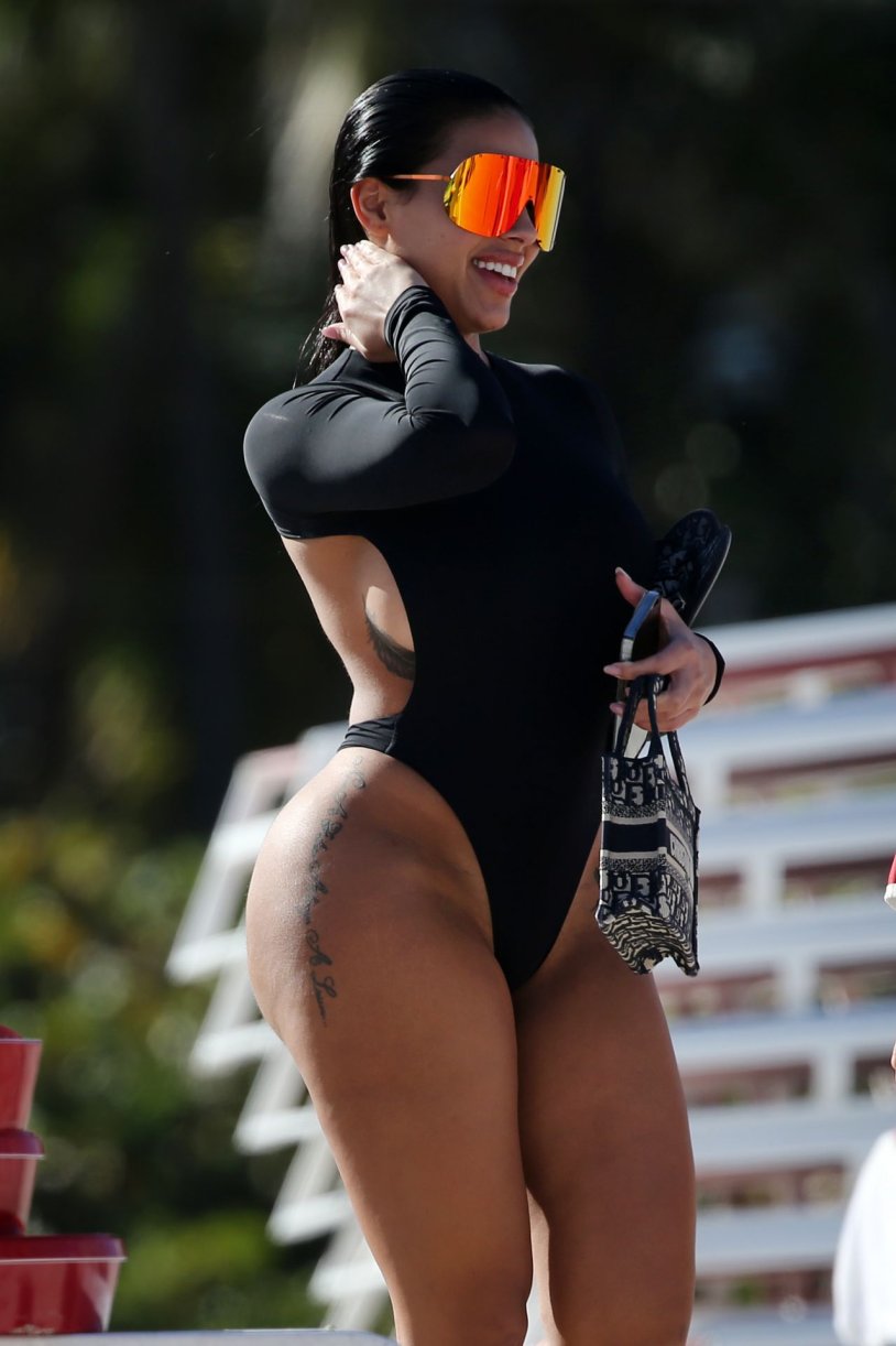 Kristen Ritter Jessica Jones bed