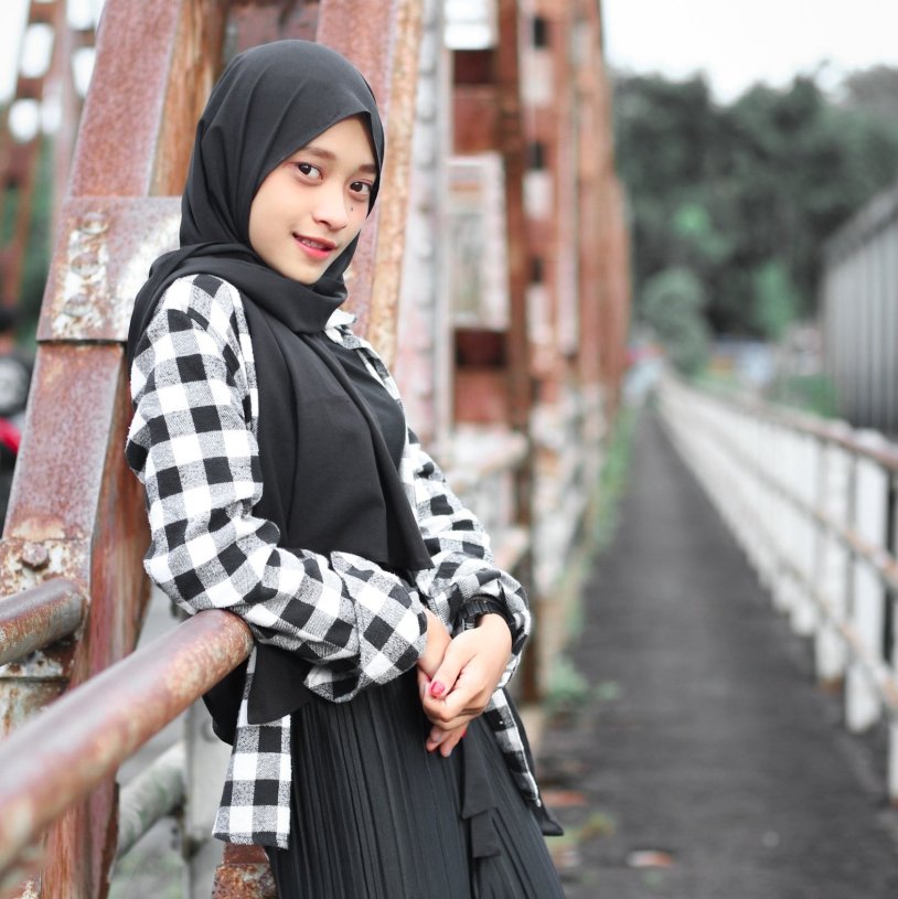 Paris Hilton in a nightclub