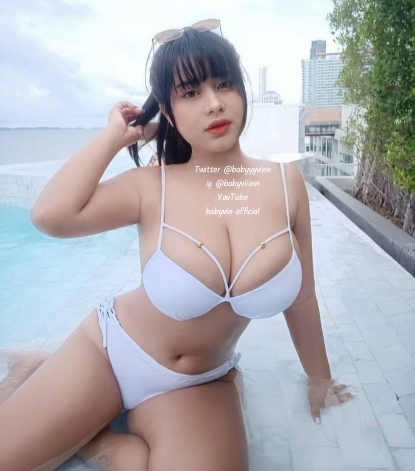 Naked Japanese with a beautiful pedicure