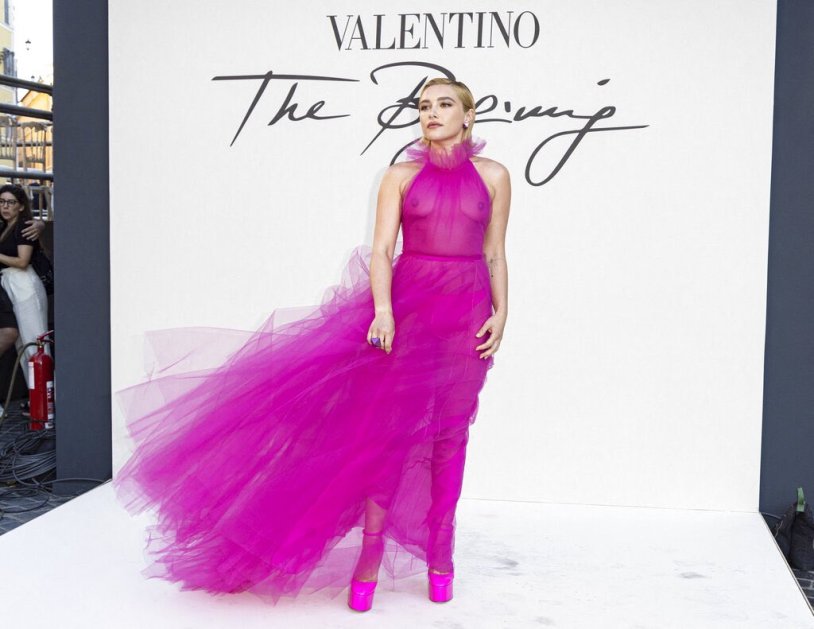 Florence Pugh Bikini