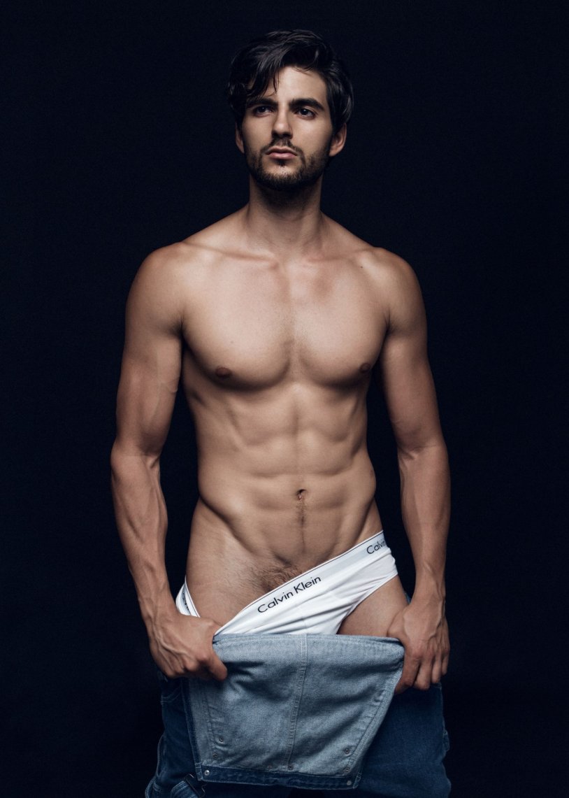 Naked Kevin Bolla from shameless