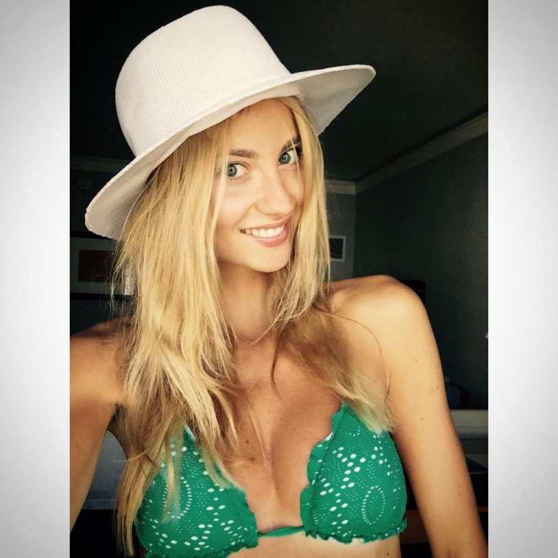 Esther Exposite Figure