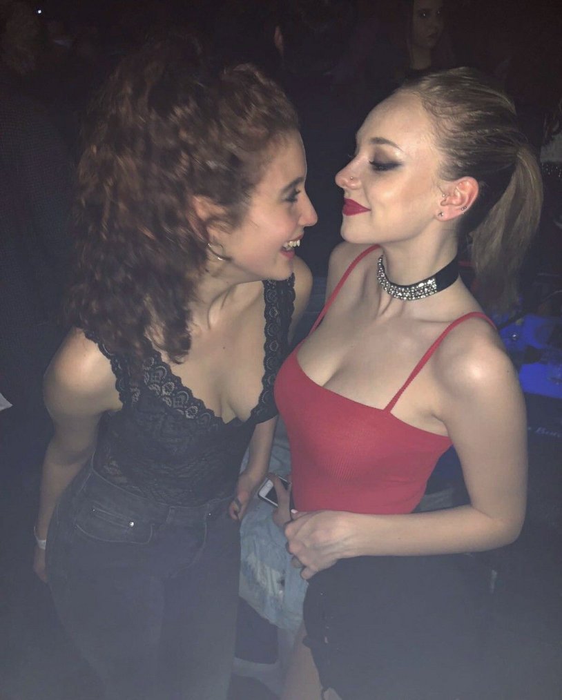 Lali Espsito in linen