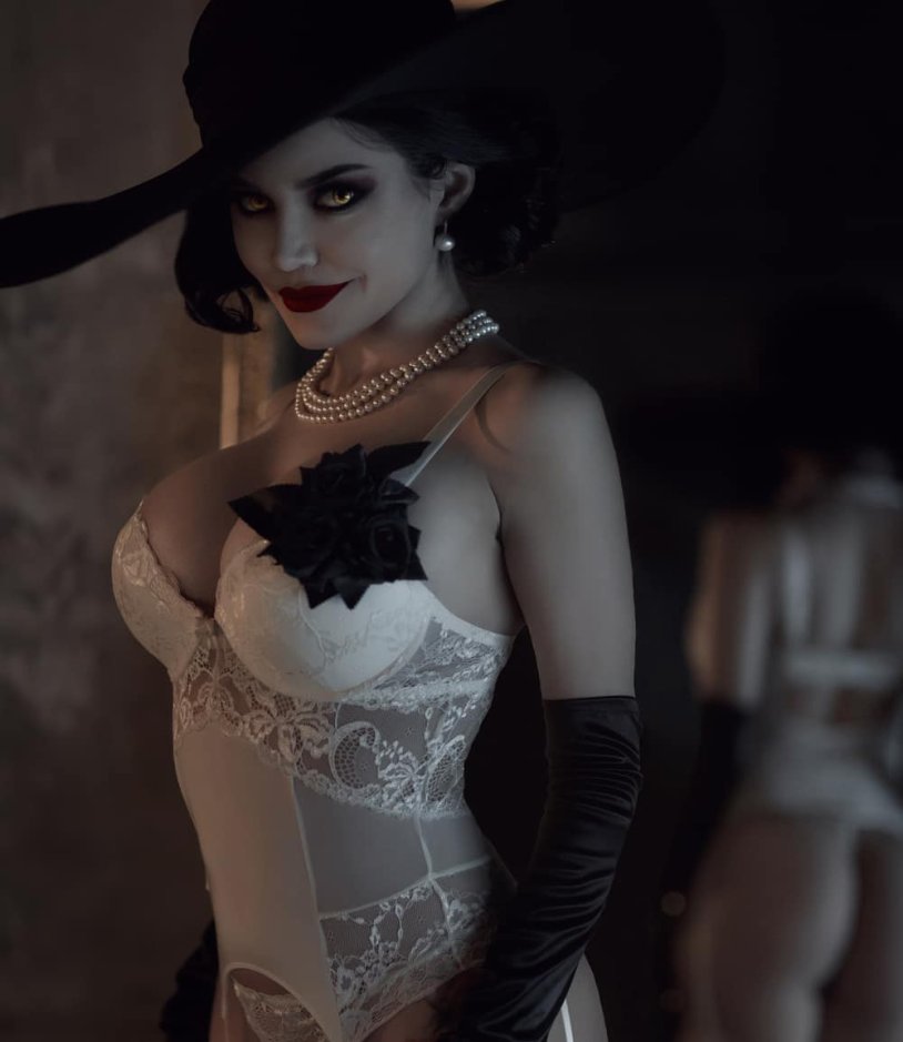 Kalinka Fox Cosplay Lady Dimitrescu