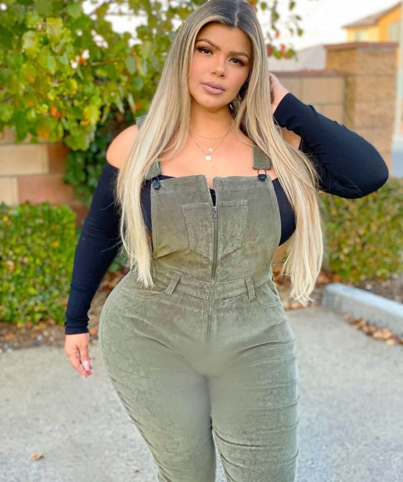 Michelle Mendes is hot