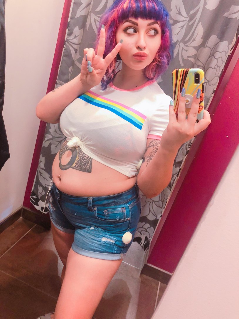 Pierce navel is beautiful in shorts