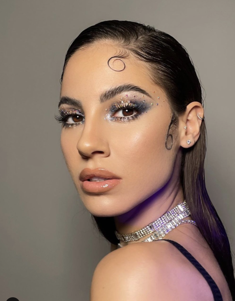 I love people with a smile on the face