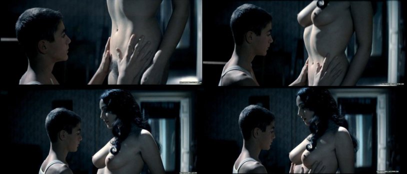 Monica Bellucci without panties