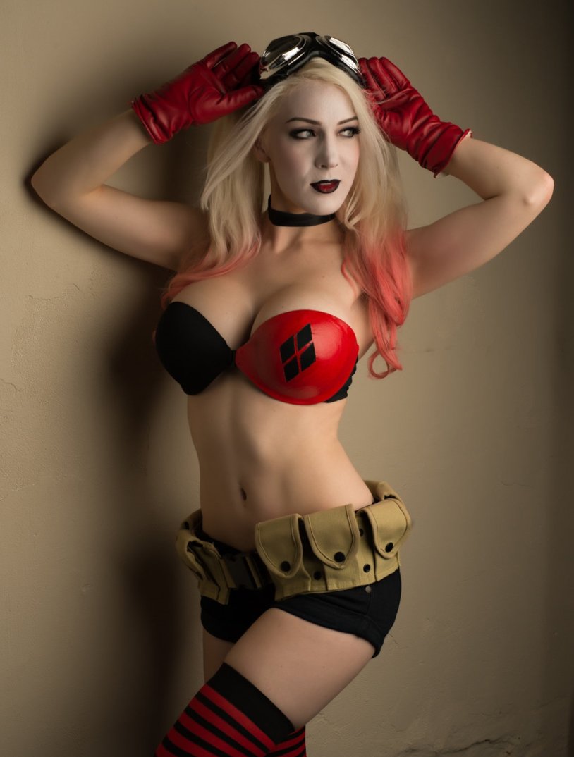 Harley Quinn hot cosplay