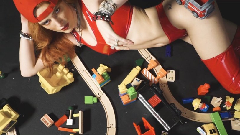 Bella Thorne Bella Thorne Tits