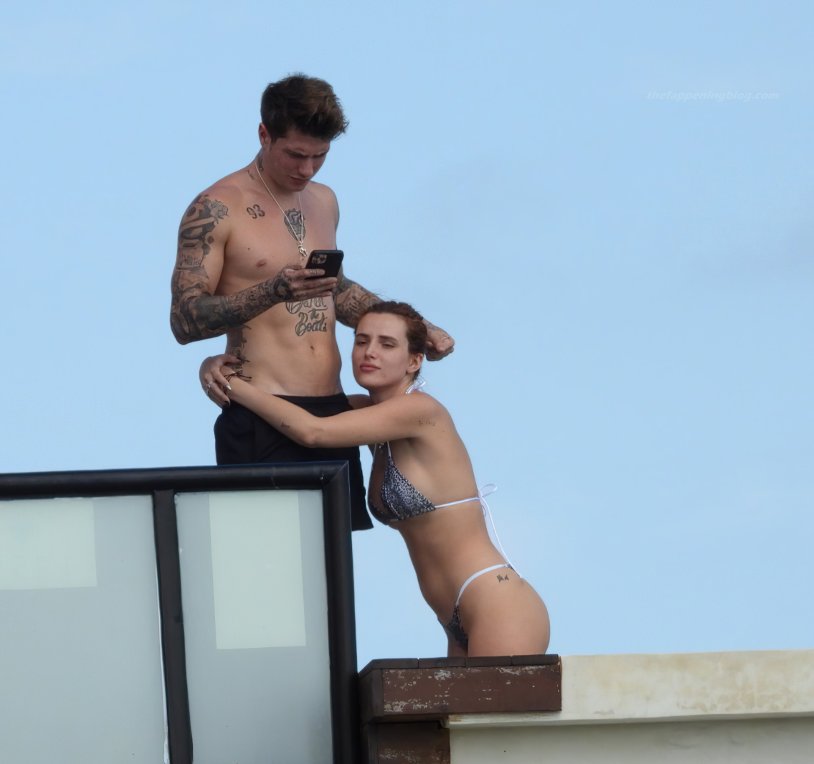 Bella Thorne Naked