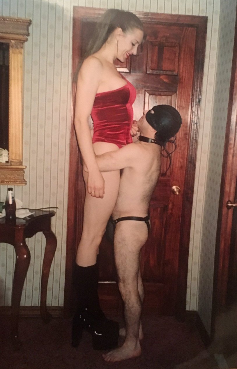 Lesbian with a strapon in the elevator