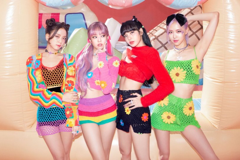 Sexy Dance Blackpink in lesbian swimsuits