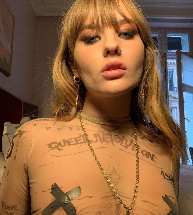 Kiss Sarah Michelle Gellar and Selma Blair