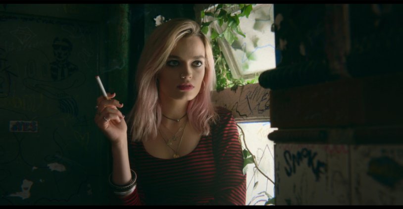 Emma McCay Mave smokes