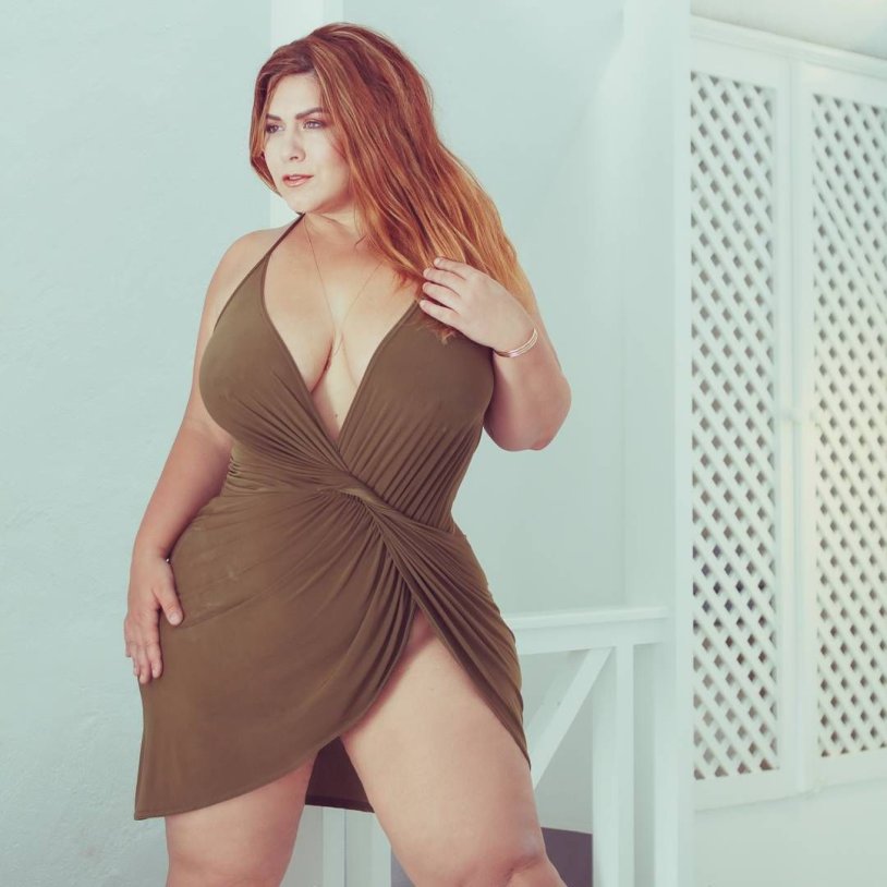 Naked women with wide hips