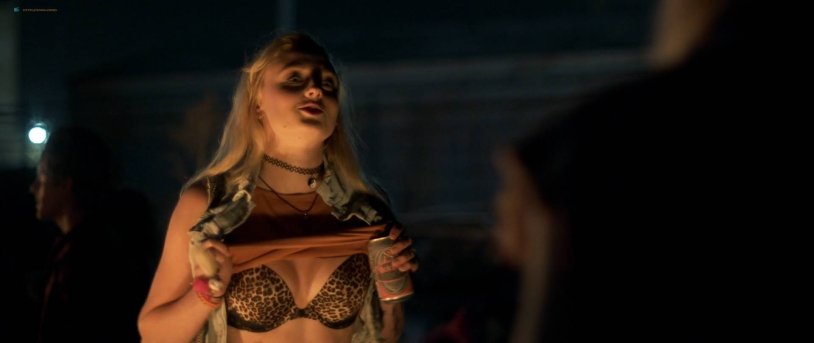 Sophie Turner Bed Scene