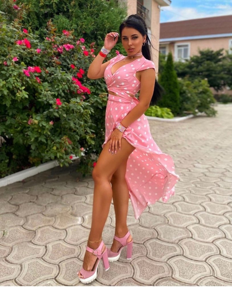 Volleyball players are large buttocks