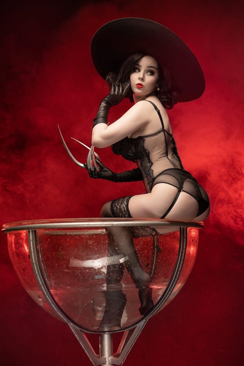 Alsina Dimitrescu Cosplay