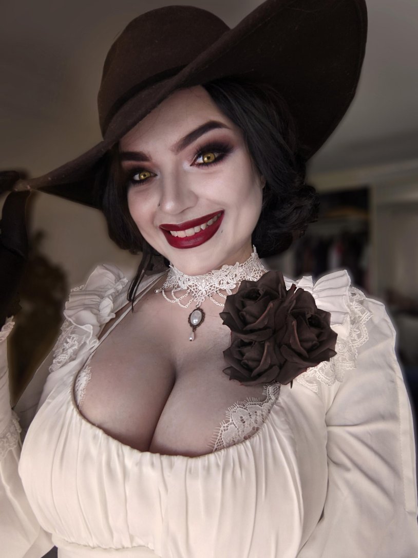 Kalinka Fox Cosplay Lady Dimitrescu