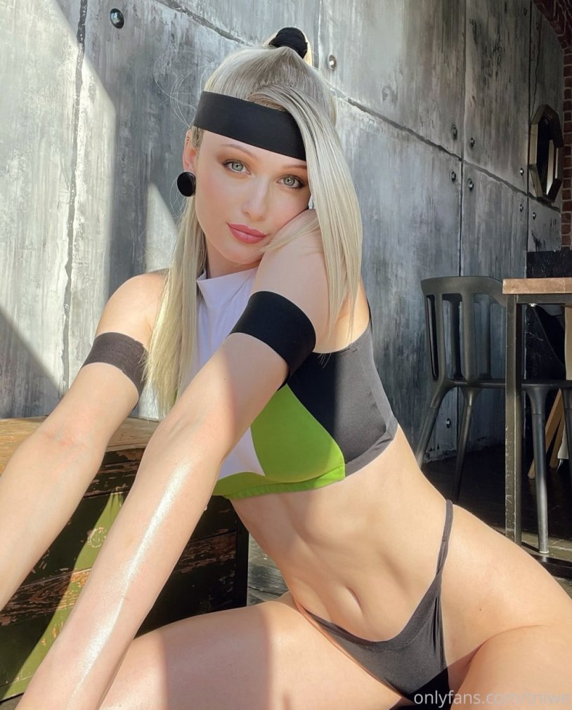 Kitana and Milena Cosplay