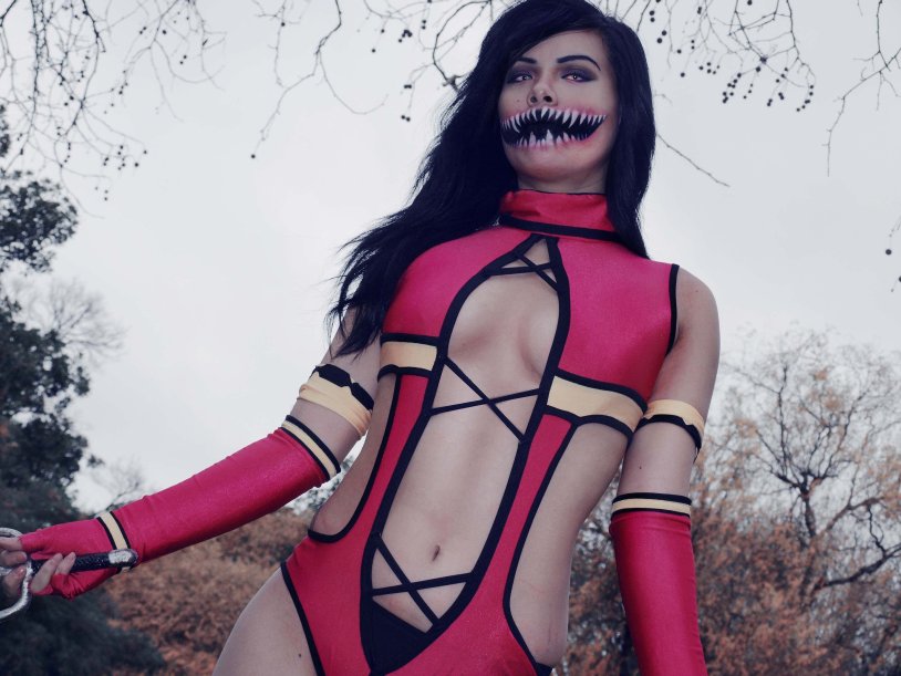 Milana Mortal Kombat Cosplay