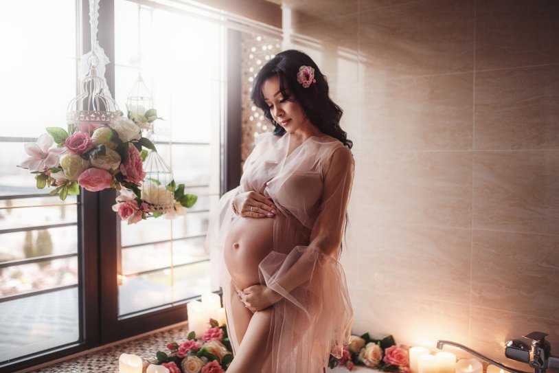 Photoshoot of naked pregnant women