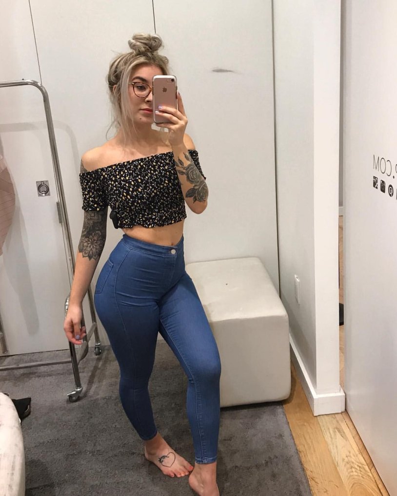 Canadian fitness model Amanda Lee