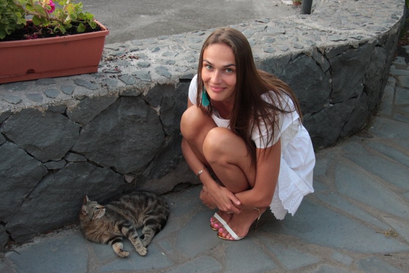 Alena is bona -hot hot