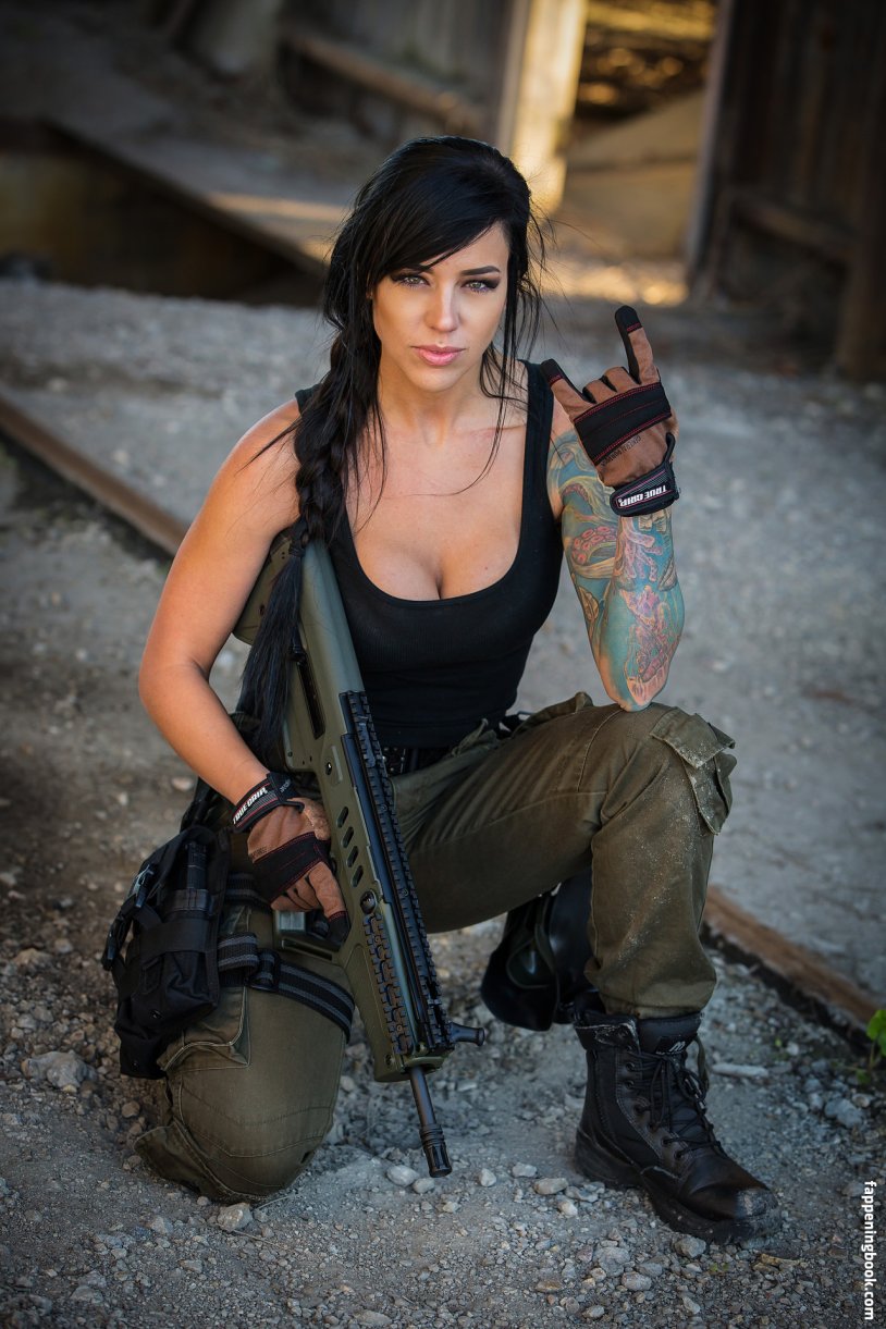 Sssniperwolf cosplay