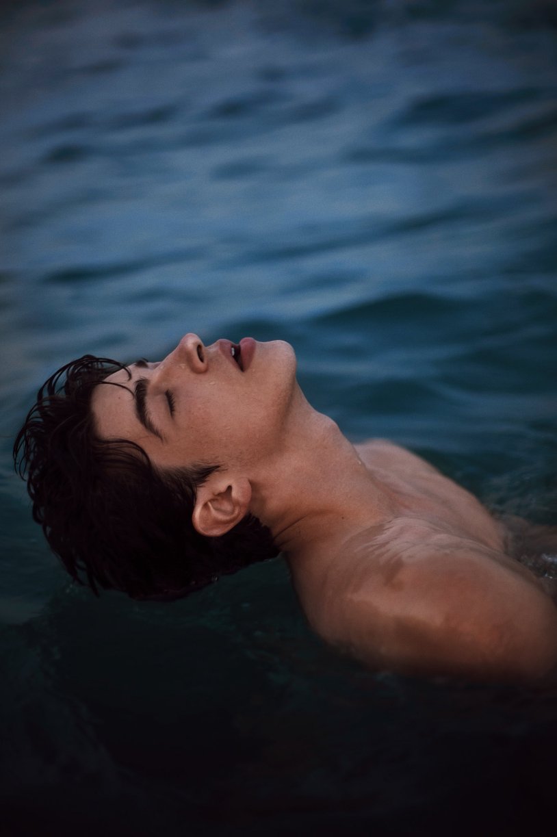 Manu Rios with glasses