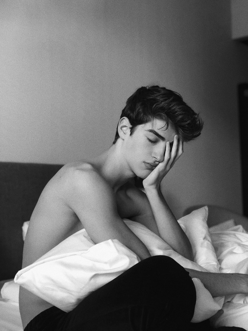 Aesthetics of the male body without Alpha face