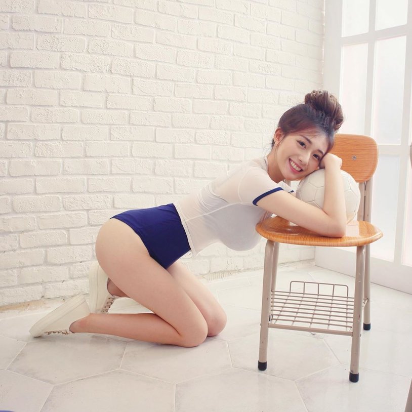 Vivian19941008 in a swimsuit